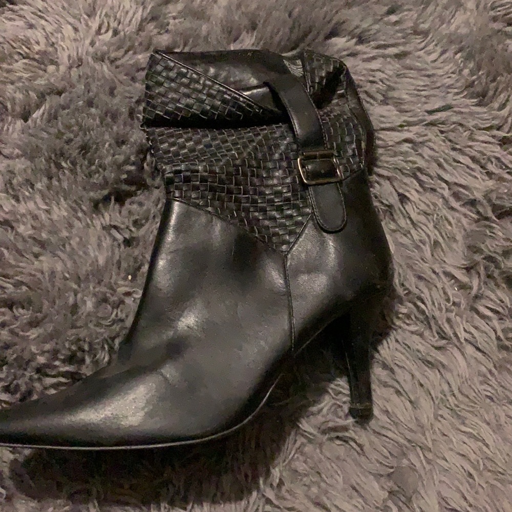 Size 9 spike heel midi buckle boots